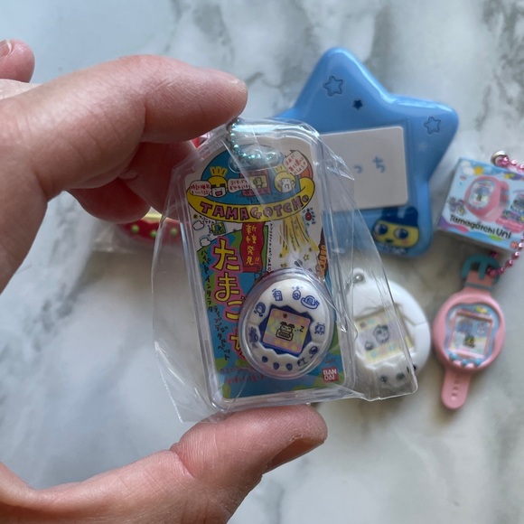 Bandai - Tamagotchi GASHAPON Keychain/badge LOT - Picture 2 of 11